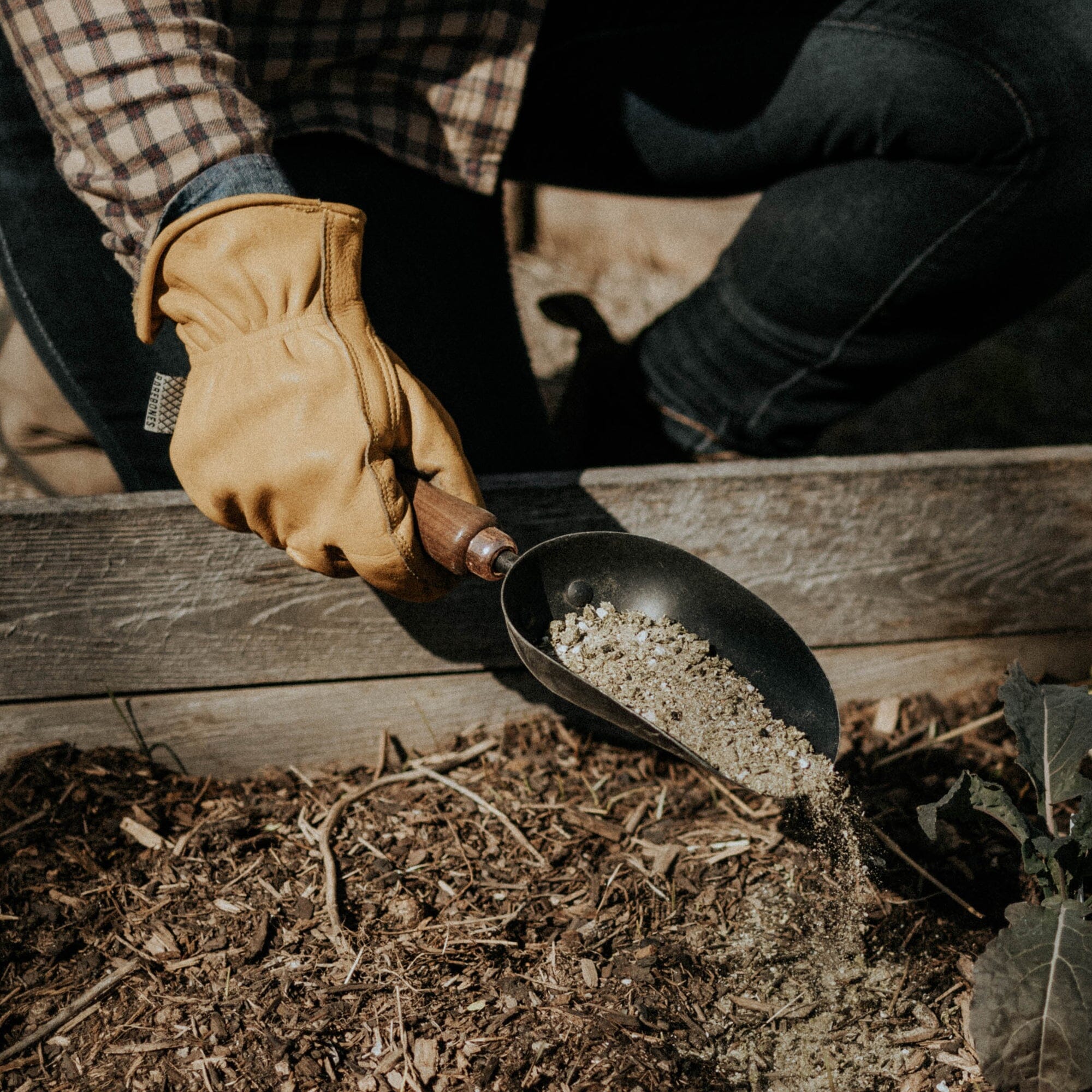 garden-scoop-07-07-GDN-092_GardenScoop_WalnutBlack_PDP_07 Garden Scoop