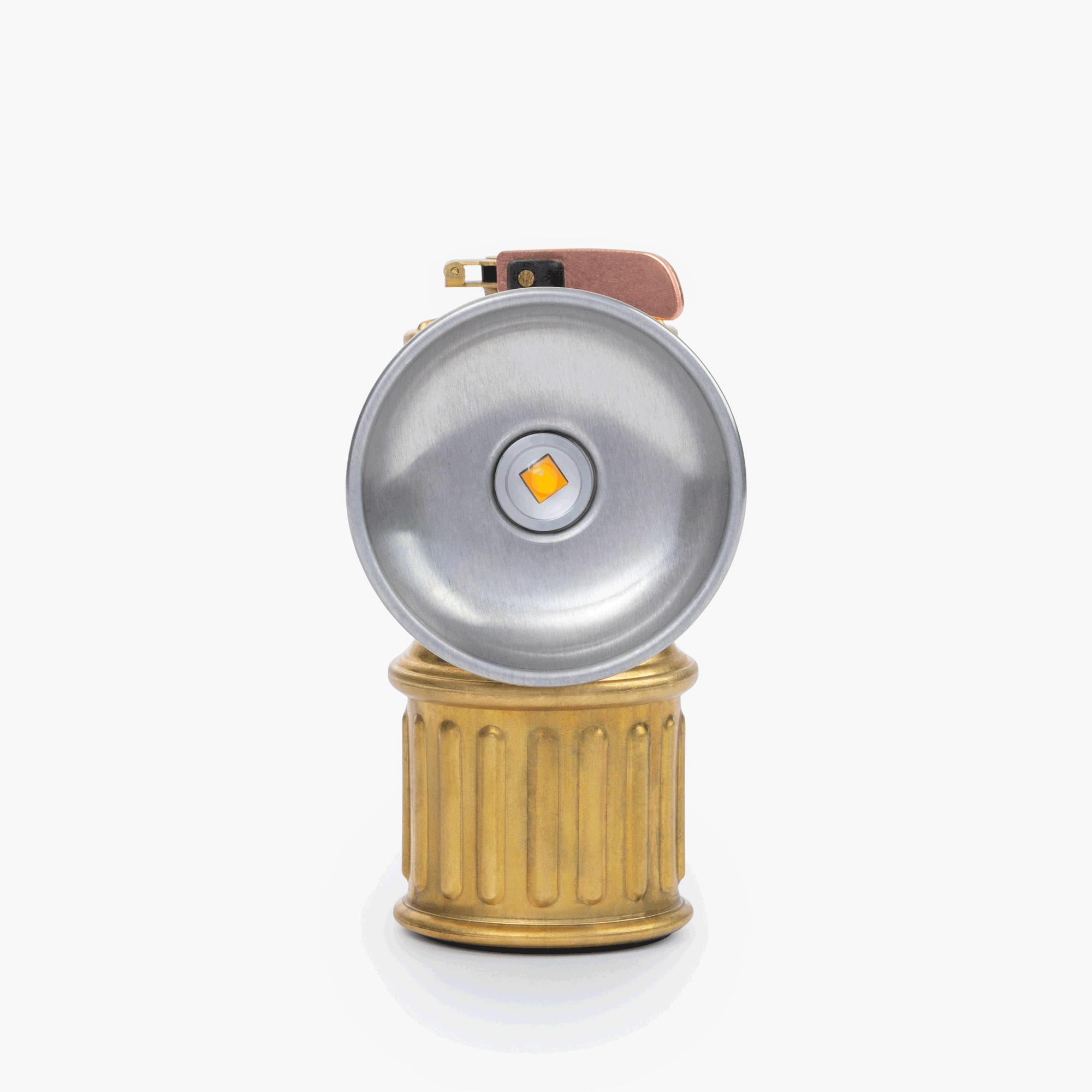 miners-lantern-02-02-LIV-230_MinersLantern-Brass_PDP-Animation_01 Miners Lantern